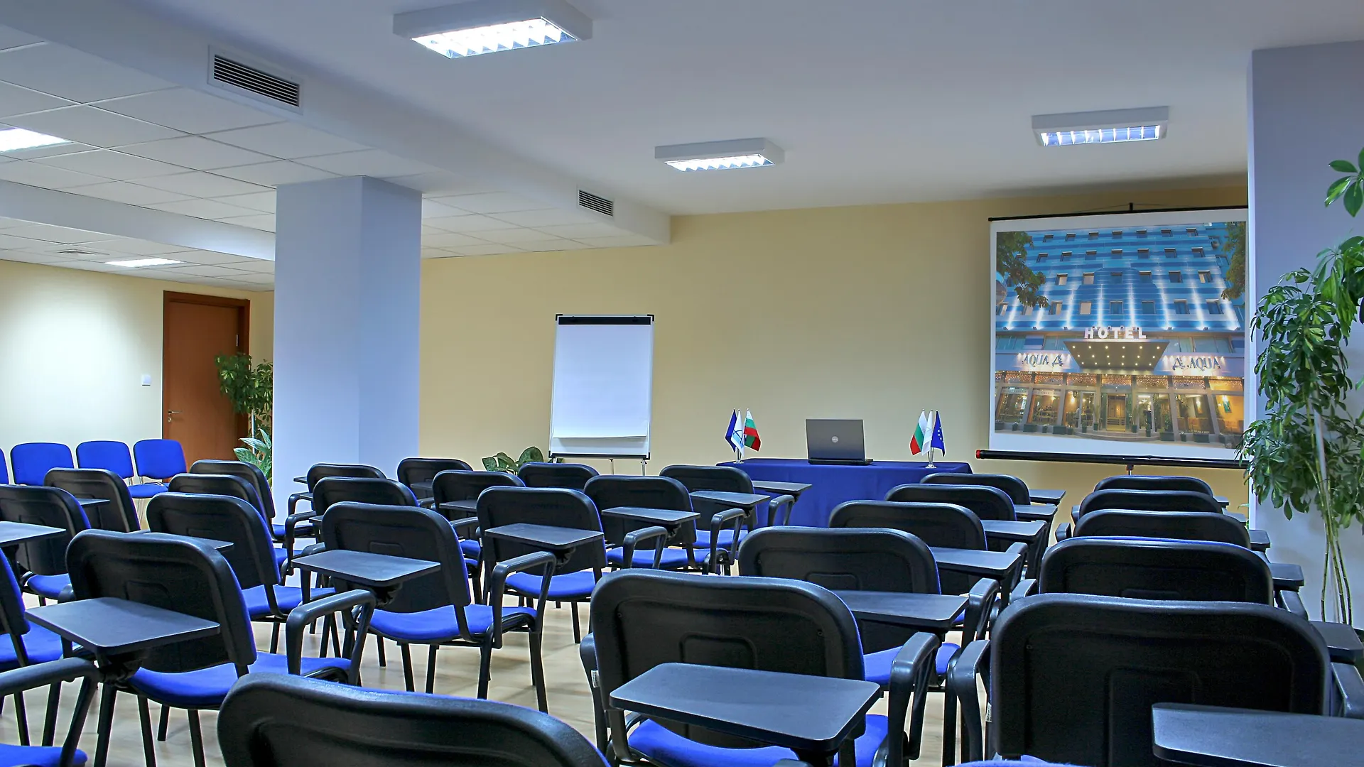Aqua Hotel Warna