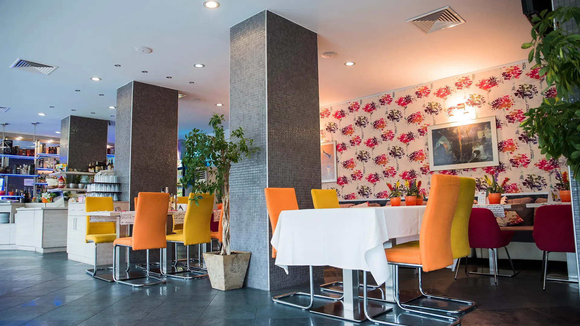 Aqua Hotel Warna