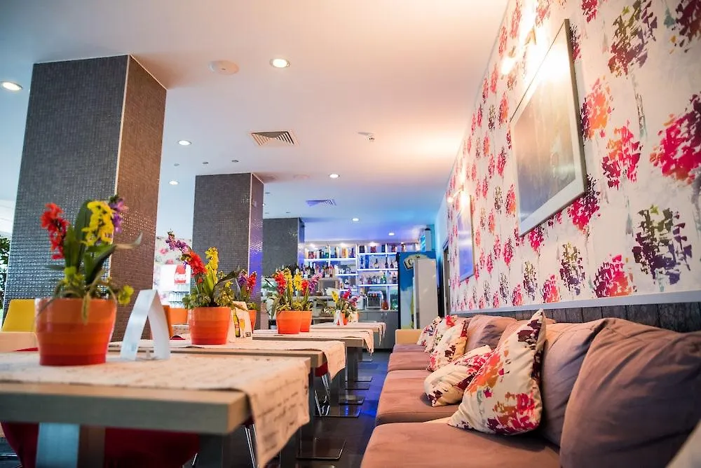 Aqua Hotel Warna