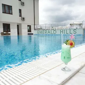 https://emerald-hills.sozopol-hotels.com